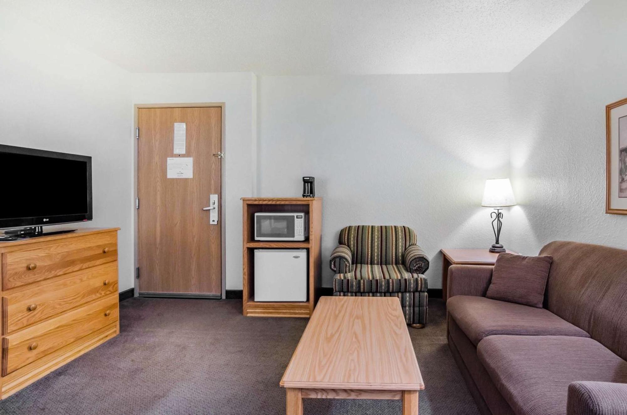 Rodeway Inn Hesston Eksteriør bilde