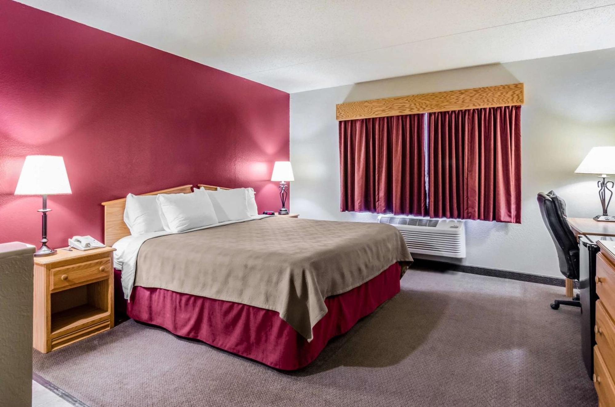 Rodeway Inn Hesston Eksteriør bilde